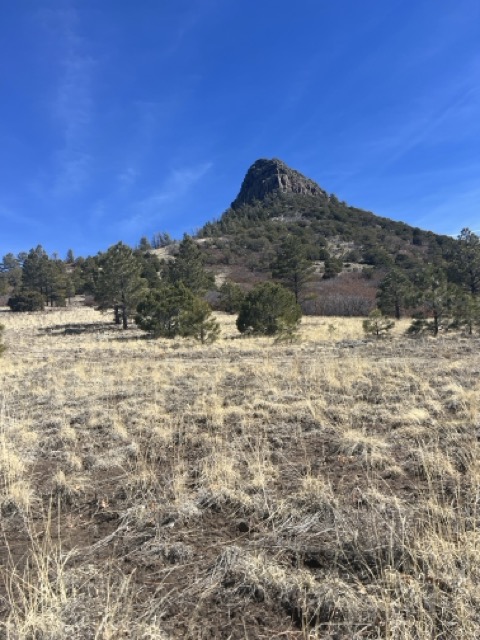 Cerro Pedernal from the end of the road